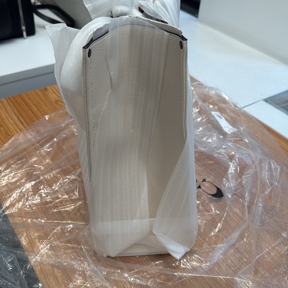 NWT - in complete package - Coach New York Leather Box Tote - Picture 6 of 8